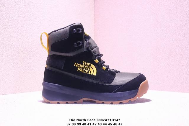 Outdoor dad sneakers. The North Face men's ankle-protecting hiking shoes. Durabl