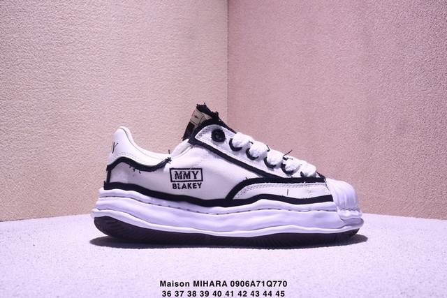 Shawn Yue's favorite item is a retro, dissolving style from Japanese conceptual