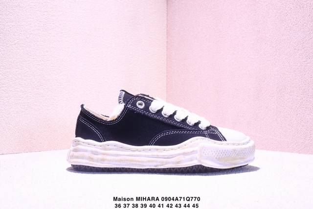 Shawn Yue's favorite item is a retro, dissolving style from Japanese conceptual