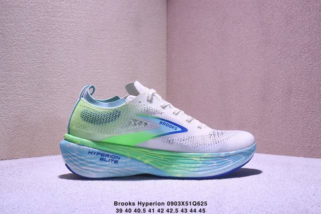 Developed from the original last, this shoe features a knitted mesh upper, a Dn