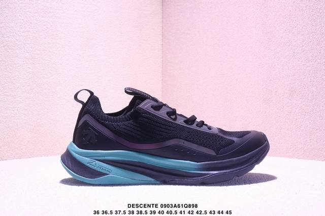 Descente Lavitate stylish, non-slip low-top running shoes. Seamless knitted mesh