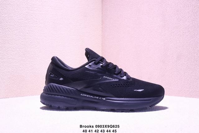 Developed from an upgraded original last, this shoe features an improved engine