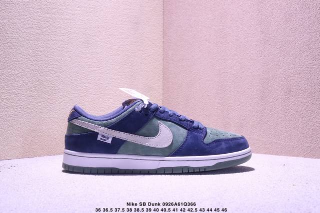 Nike SB Dunk Low Dunk series retro low-top casual skateboarding shoes. Featurin
