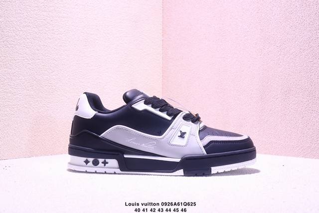 Corporate-grade Louis Vuitton Trainer Sneaker Low, a versatile sneaker for casu