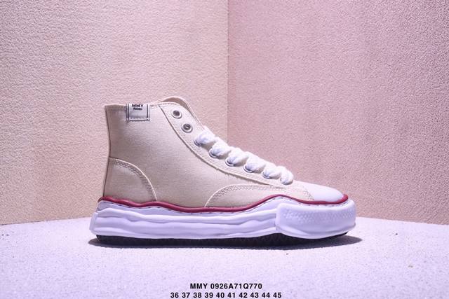 Shawn Yue's favorite item is a retro, dissolving style from Japanese conceptual