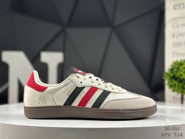 Adidas Samba Og Samba Dexun sneakers with a three-dimensional Samba gold-stampe