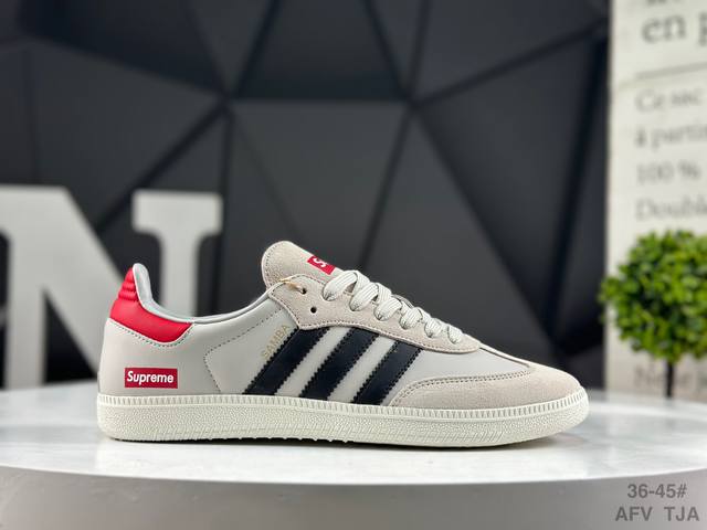 Adidas Samba Og Samba Dexun sneakers with a three-dimensional Samba gold-stampe