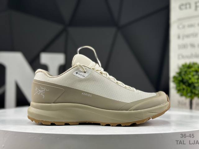Developed from the original last and paper version, this shoe features a one-pi