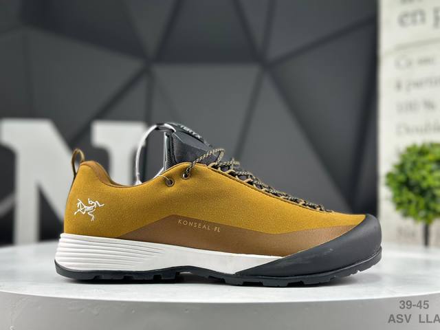 Men's shoes developed from the original paper last, featuring a one-piece, hot-