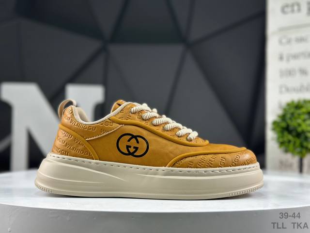 Gucci's latest men's shoes this year. Available in Hong Kong and at the counter.