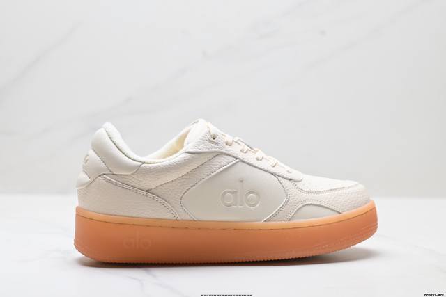 Alojiar's thick-soled, plush white sneakers, the same style worn by Kim Ji-soo,