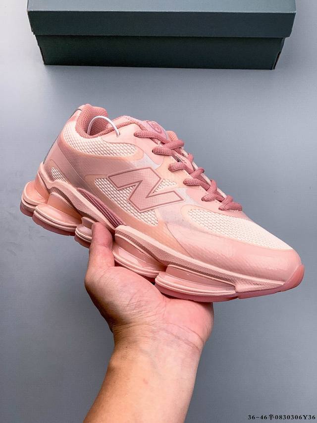 New Balance Nb U 0Ea running shoes. This remake of a classic shoe incorporates