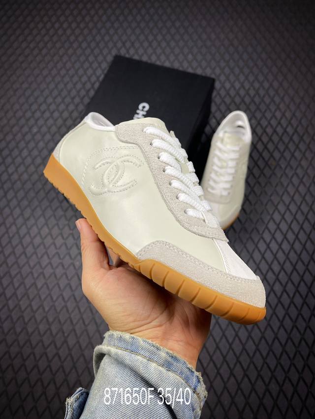 FChanel Chanel's new spring hit sneakers are instantly captivating! The new 24B