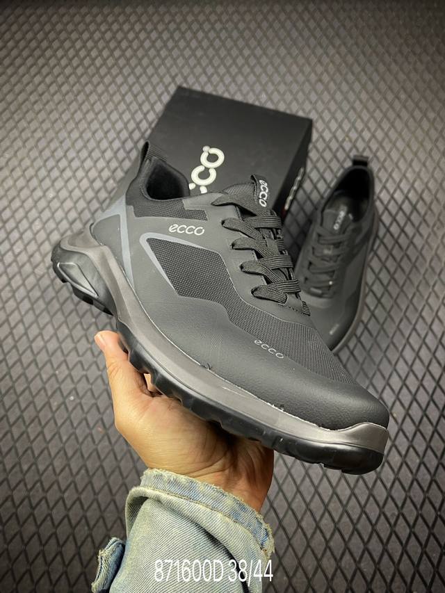D Ecco men's outdoor running shoes are waterproof, breathable, and non-slip. The