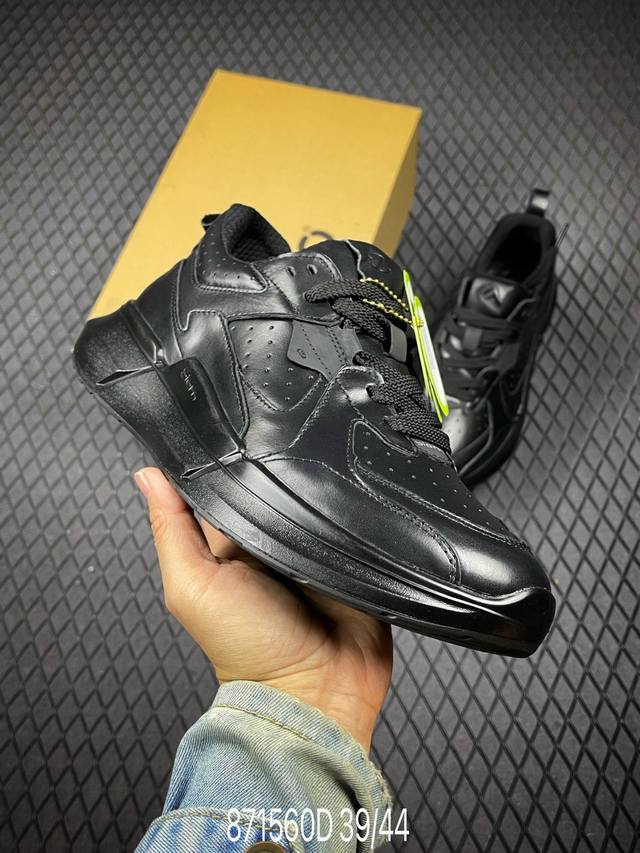 D 25-year-old Ecco 2.2 leather classic Biom. A fusion of classic and modern craf