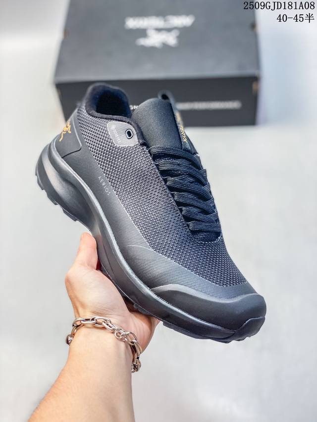 This men's and women's shoe is developed from the original last and paper versi