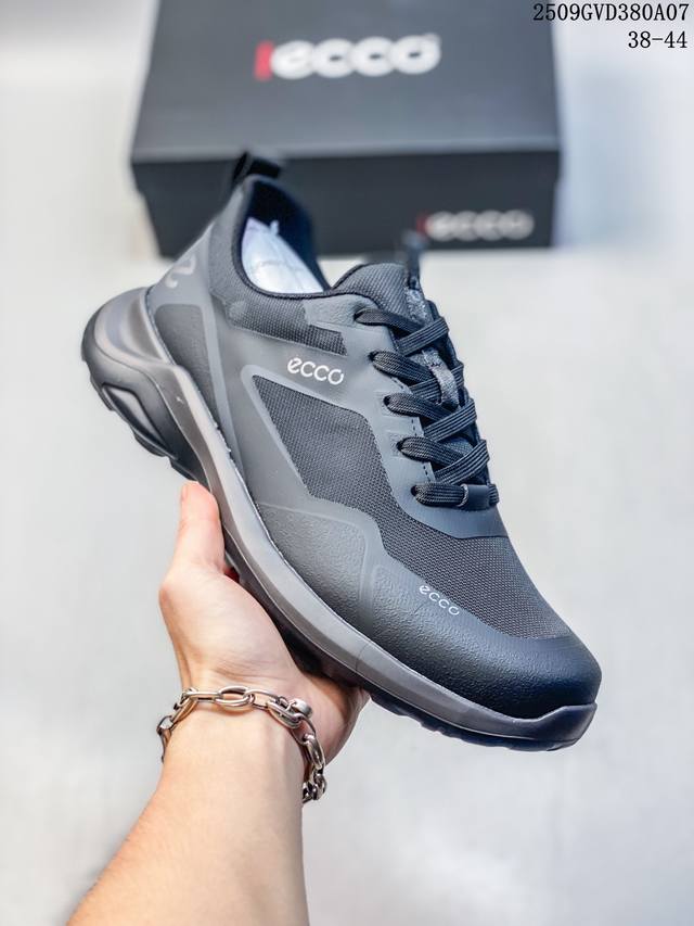 Company-level Ecco Colour Description: Versatile sports running and fitness shoe