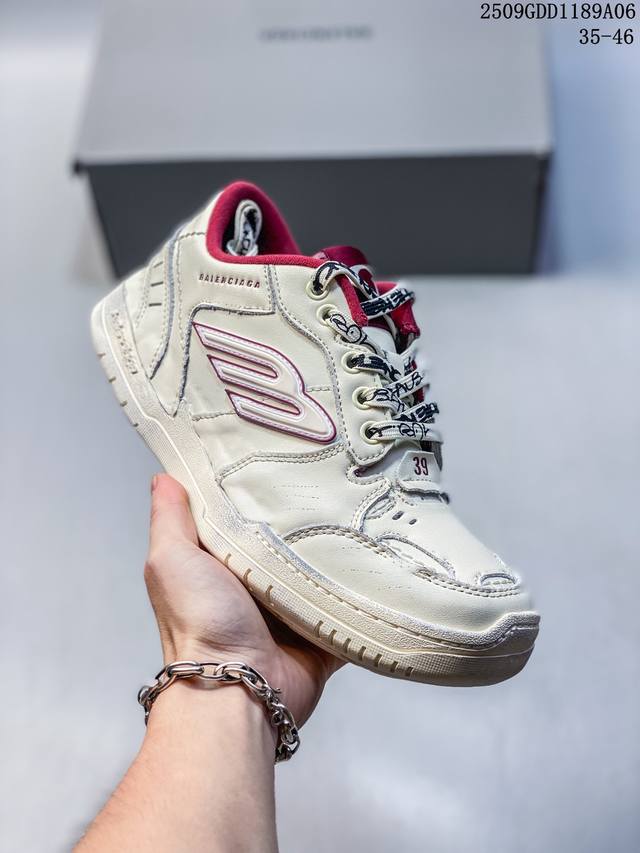 Balenciaga Hamptons Worn-Out leather logo embossed distressed effect round toe l