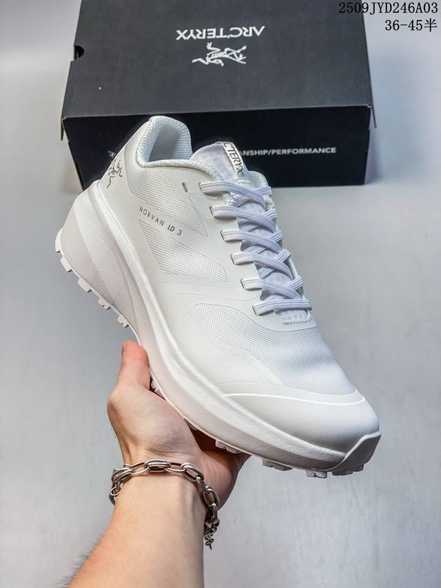Developed from the original last and paper version, this shoe features a one-pi