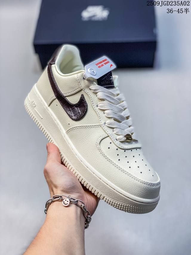 Company-grade with half-size Overseas limited sale! Company-grade Nike Air Forc