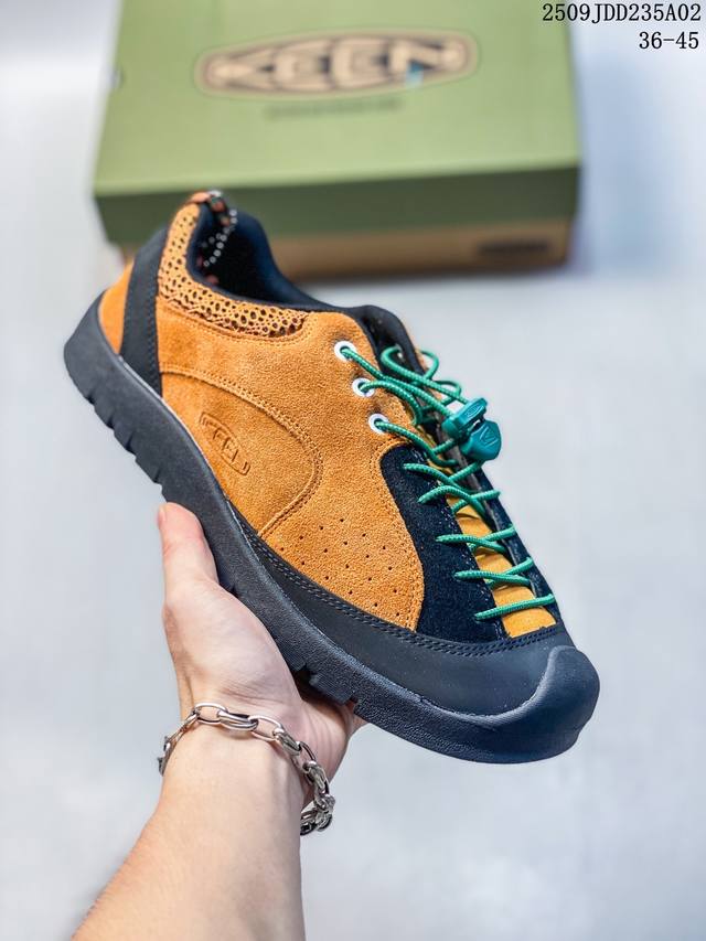 Men's and women's shoes are updated with original lasts and developed in paper