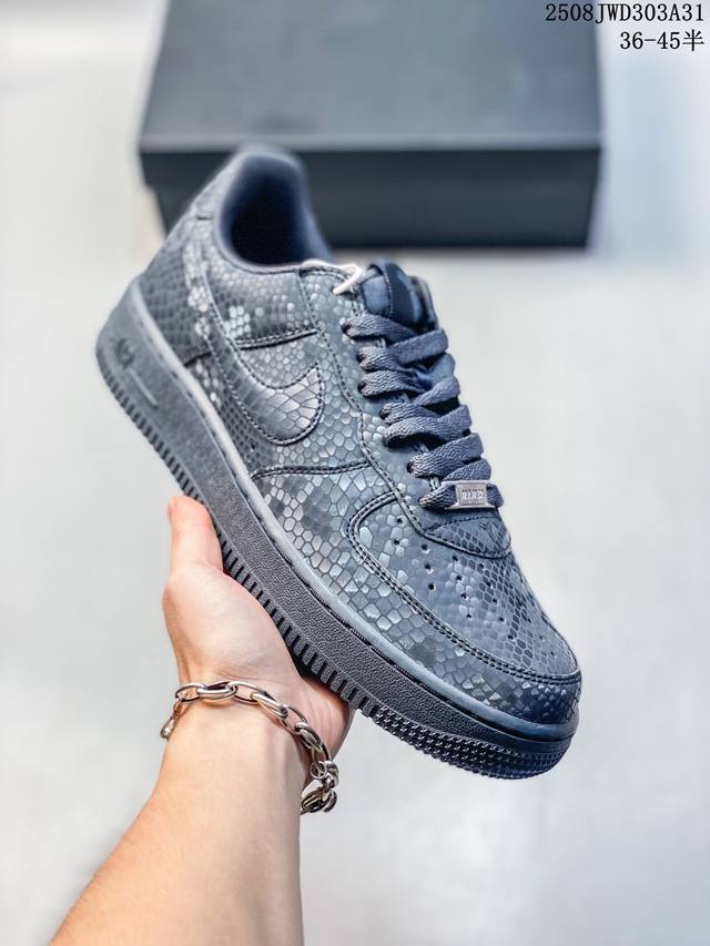 Company-grade with half-size . Limited overseas sale! Company-grade Nike Air F