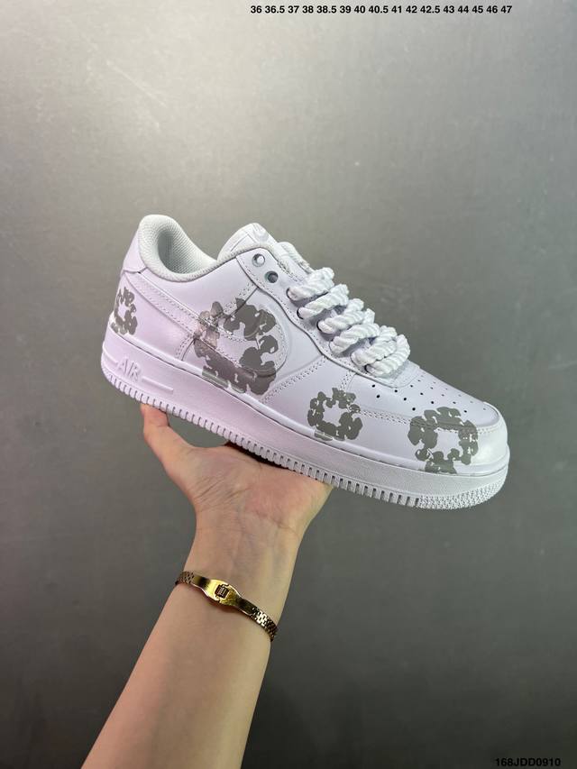 Nike Air Force 1 '07 Air Force One low-top casual sneakers. Imported cowhide clo