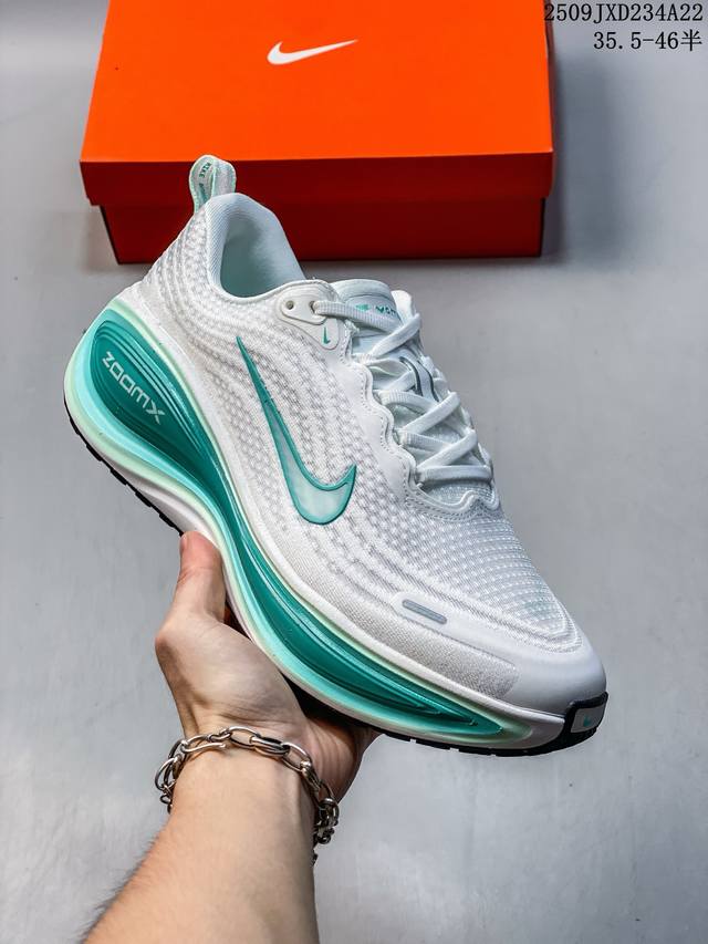 The Nike Vomero 18 series has been upgraded with original lasts and data, featur