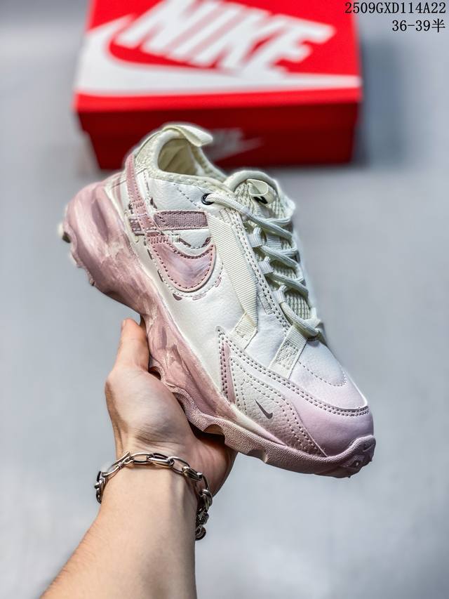 Authentic label with half size Nike Tc 7900 versatile and comfortable low-top c