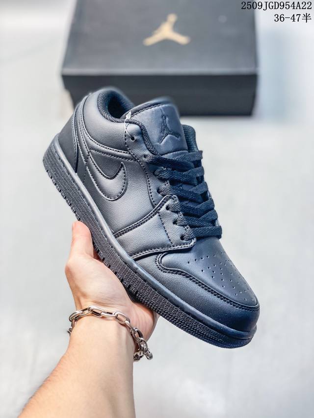Authentic label with half size Nike Jordan Air Jordan 1 Low Aj1 Joe 1 Jordan 1 g