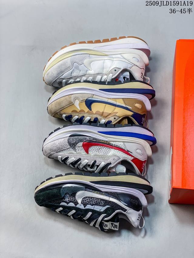 The Nike Sacai x Nike Regasus Vaporrly Sp 3.0 runway shoe is crafted from a comb