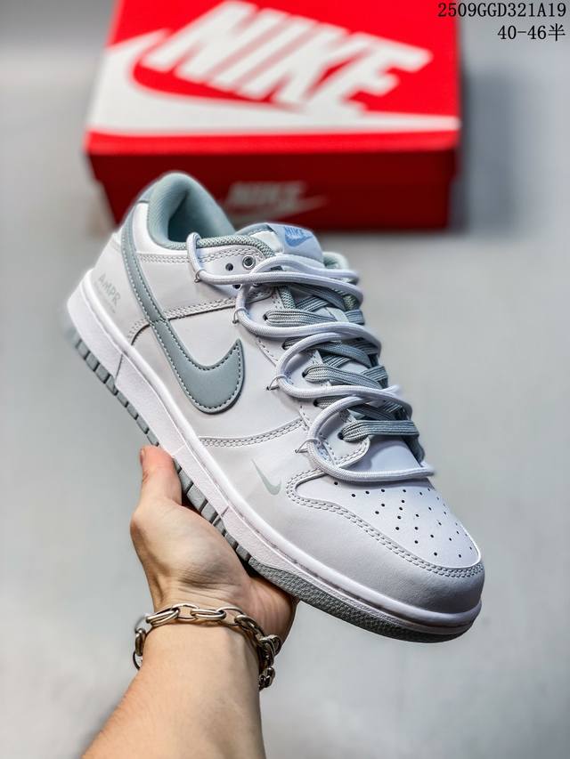 Corporate-grade, half-size available. Nike SB Dunk Low SB series retro low-top