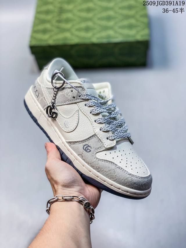 Corporate-grade, half-size available. Nike SB Dunk Low SB series retro low-top