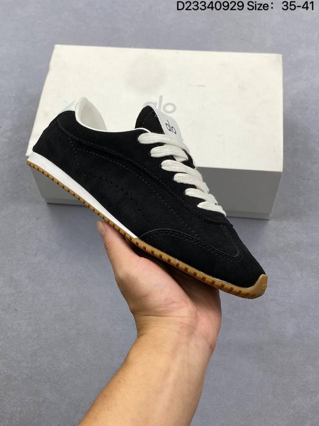 Alo Yogaalosunset's new suede low-top, thin-soled casual sneakers are simple in