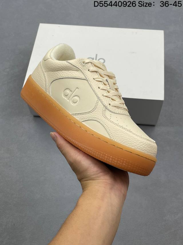 Alojiar's thick-soled, plush white sneakers, the same style worn by Kim Ji-soo,