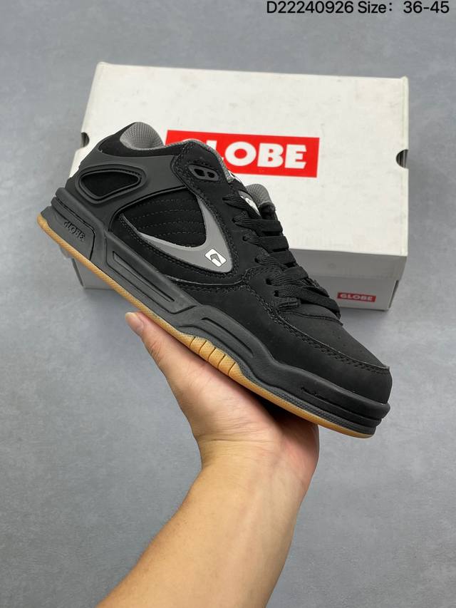 The Nike SB Low-Top Harlem White and Blue shoes feature a vibrant color scheme i