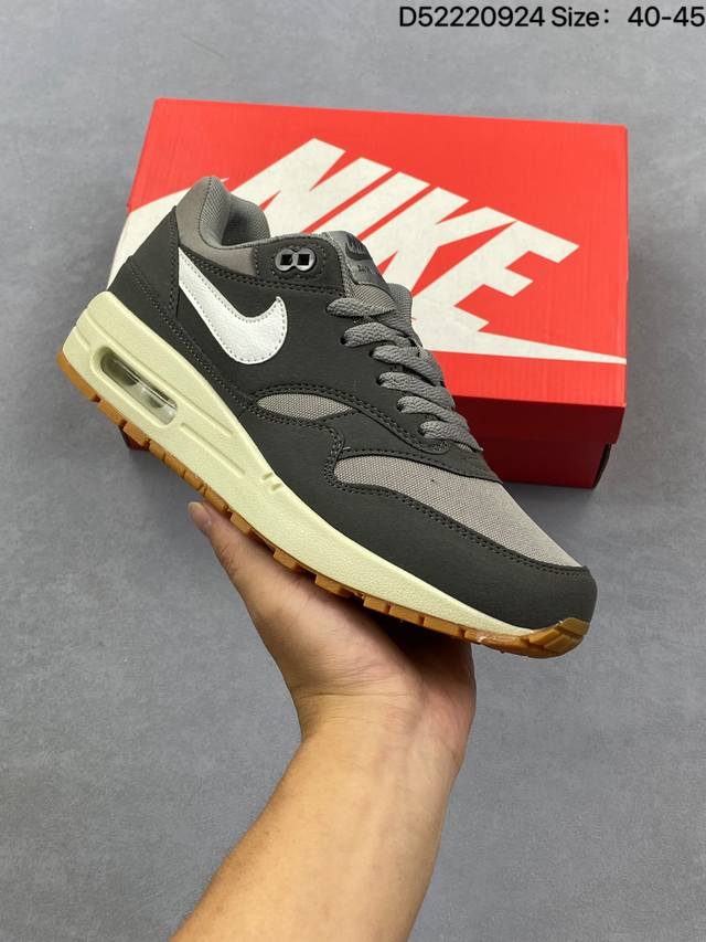 Nike Air Max 1 PRM men's and women's sneakers, a stylish retro sneaker with air