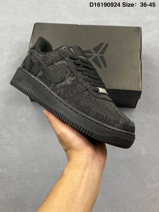 Af1 Nike Air Force 1 '07 Low, a versatile, thick-soled, height-enhancing sneaker