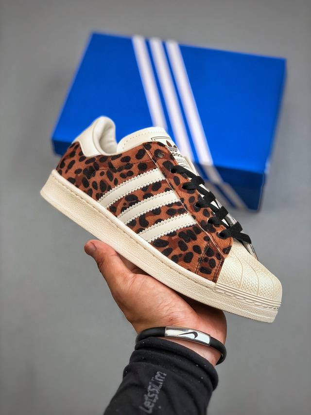 Adidas Originals Superstar Vintage classic shell toe shoes. Official website syn