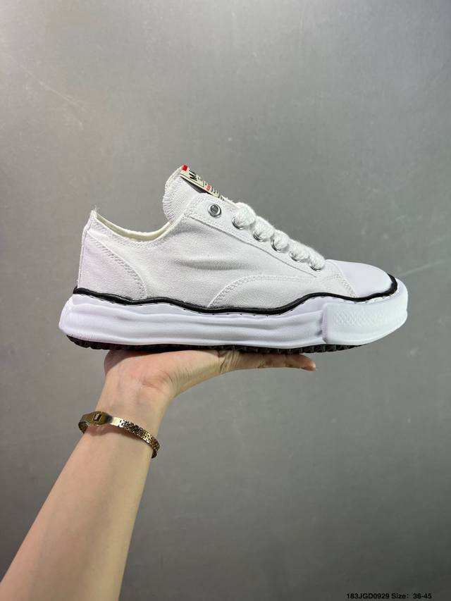 Yu Wenle's favorite item is a retro dissolving style from Japanese conceptual fa