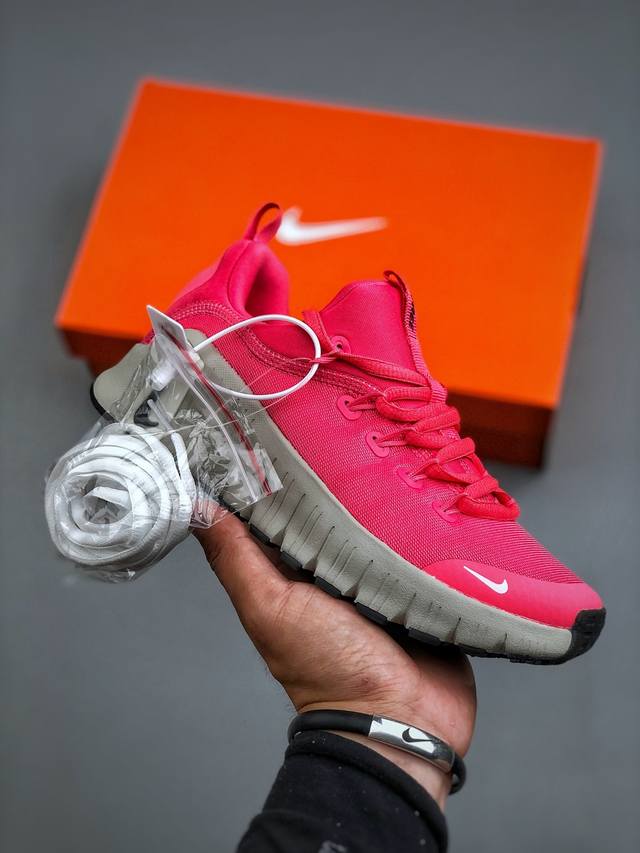 Nike Free Metcon 6 Mesh Round-Toe Lace-Up Shock-Absorbing, Non-Slip Low-Top Trai