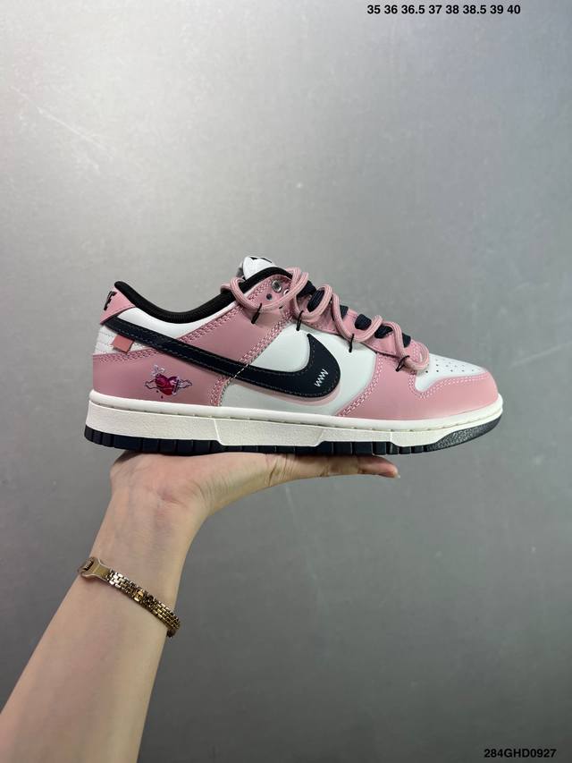 Corporate-grade Nike Dunk Low: Heart-pounding! This style features a gentle che