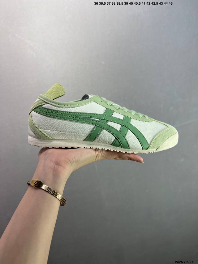 Asics men's and women's shoes, genuine half-size versions, made in Japan. Classi