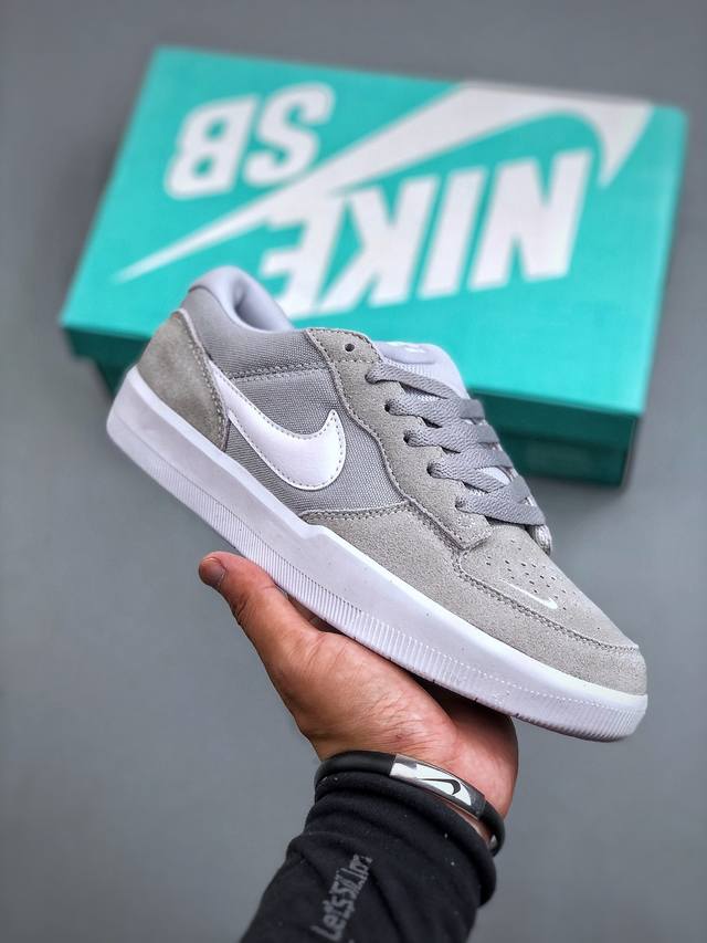 The Nike SB Force 58 low-top sneaker brings cutting-edge innovation to the stree
