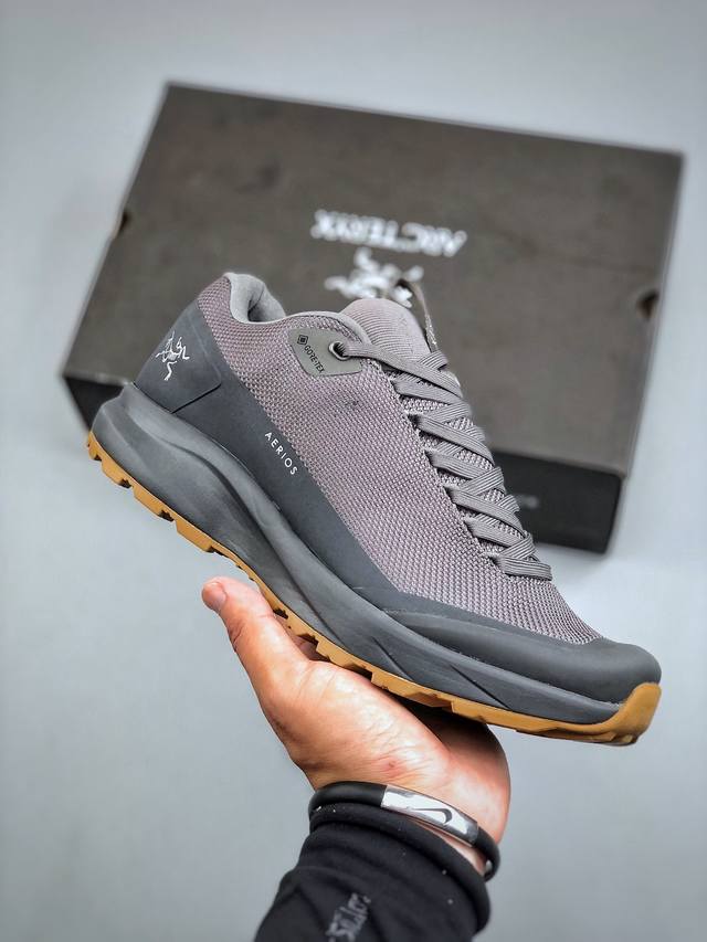 Y Arc'teryx Bora Kragg Shoes, a breathable men's trail running shoe, is now offi