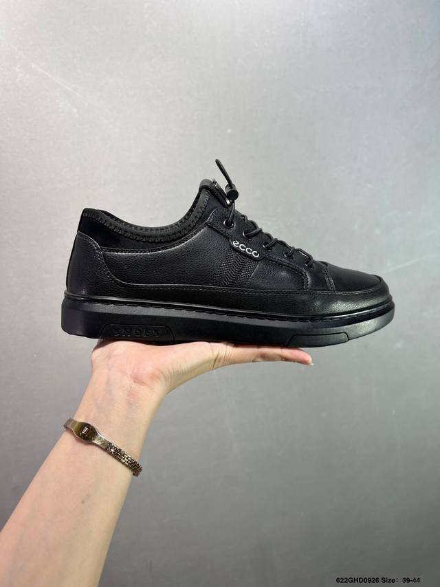 Corporate-grade Ecco breathable mesh stitching using Ecco family technology Boo