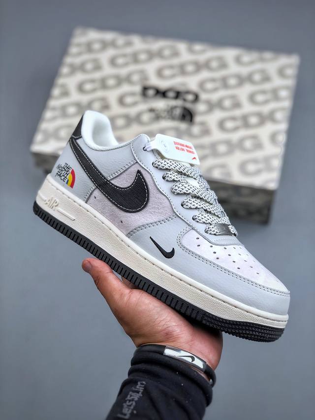 D version Nike Air Force 1'07 Lv8 co-branded model, original last and cardboard