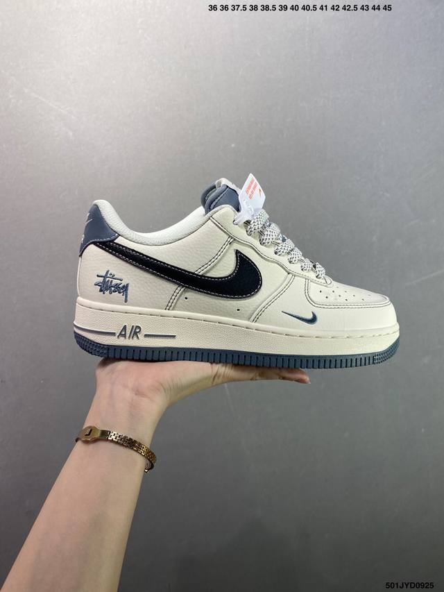 Corporate-grade Nike Air Force 1 '07 Low low-top sneakers and casual shoes with