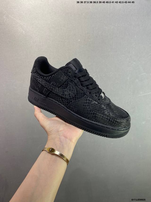 Nike Air Force 1 '07 Low low-top sneakers and casual shoes with difficult hemmin