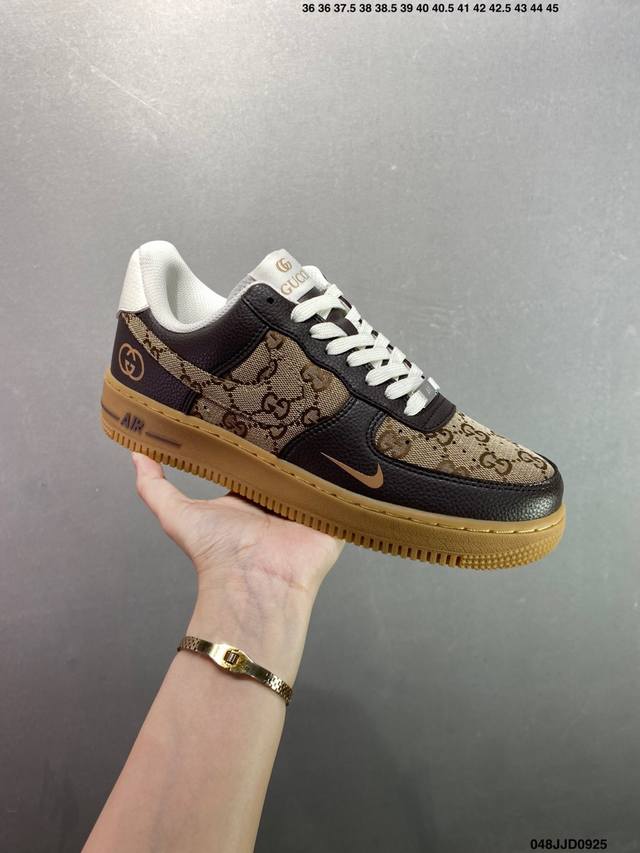 Nike Air Force 1 '07 Low co-branded Air Force One low-top sneakers and casual sh